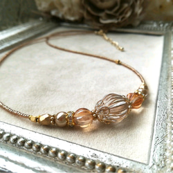 金筋入りアクリルビーズとチェコビーズの少し長めのネックレス 1枚目の画像