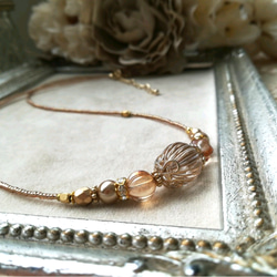 金筋入りアクリルビーズとチェコビーズの少し長めのネックレス 6枚目の画像