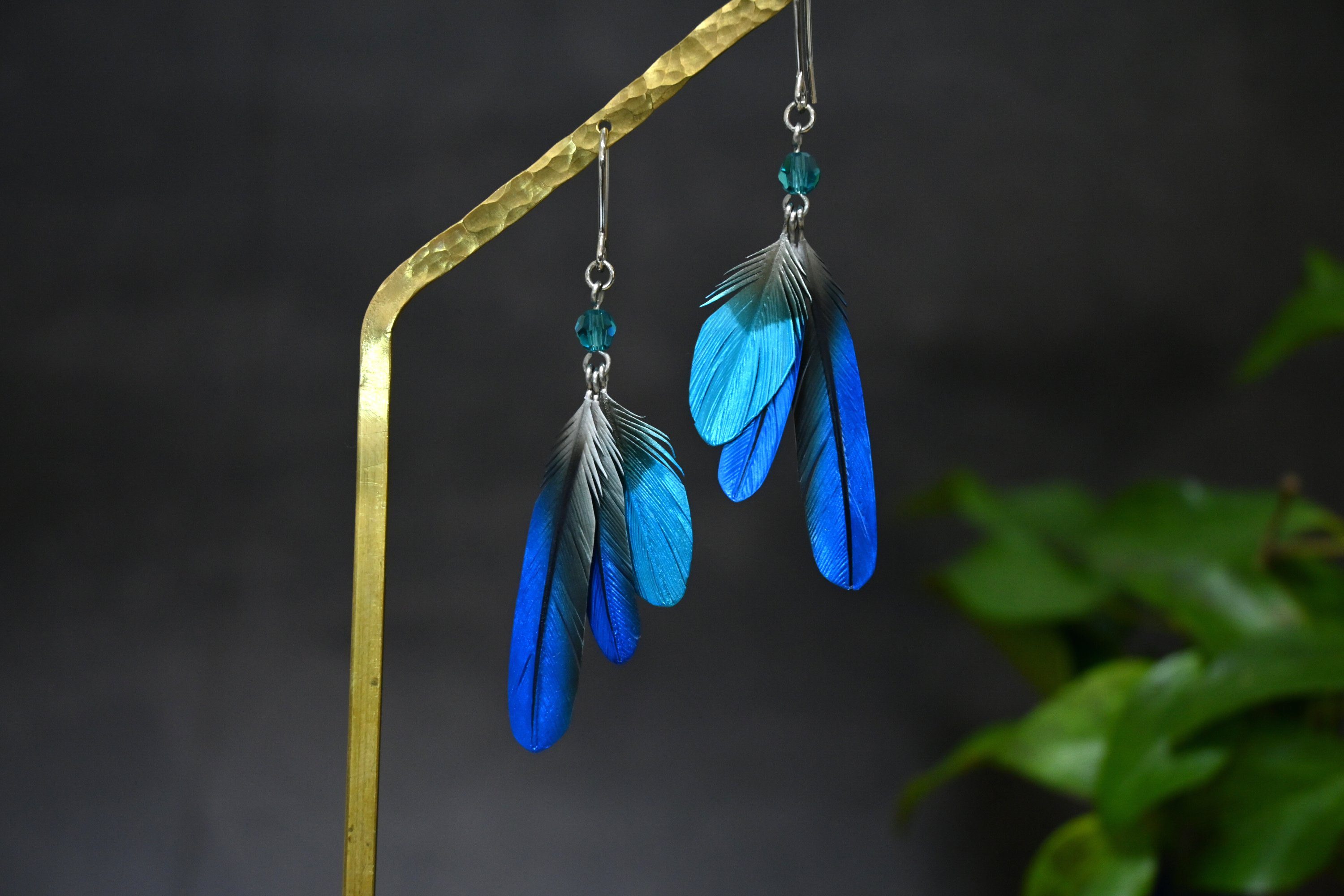 粘土の羽根飾り＿カワセミ青＿ピアス/イヤリング＿R小 T小 T中