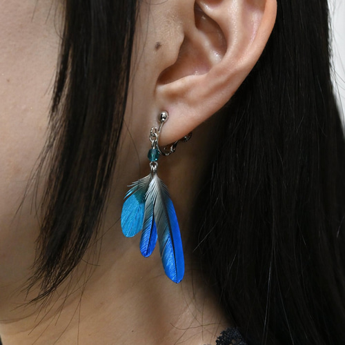 粘土の羽根飾り＿カワセミ青＿ピアス/イヤリング＿R小 T小 T中 ピアス