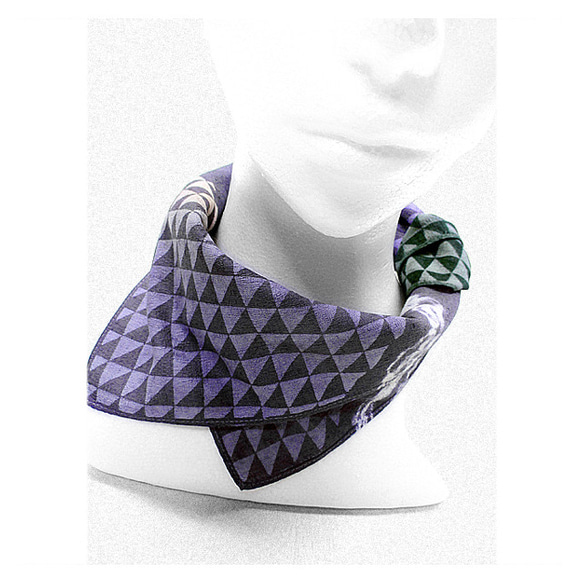 綿ハンカチ&スカーフ（鱗模様）（絞り染）（濃い紫色　濃いグレー色　濃い緑色　白色） 1枚目の画像