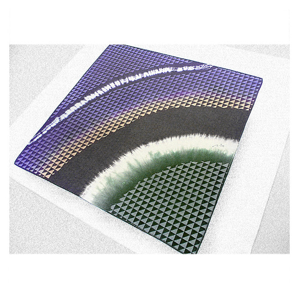 綿ハンカチ&スカーフ（鱗模様）（絞り染）（濃い紫色　濃いグレー色　濃い緑色　白色） 4枚目の画像