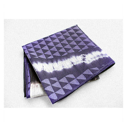 綿ハンカチ&スカーフ（鱗模様）（絞り染）（濃い紫色　濃いグレー色　濃い緑色　白色） 3枚目の画像