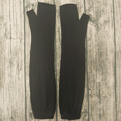 シルク100％でUVカット率90%以上！無縫製で仕上げたアームカバーは付け心地抜群！！ 1枚目の画像