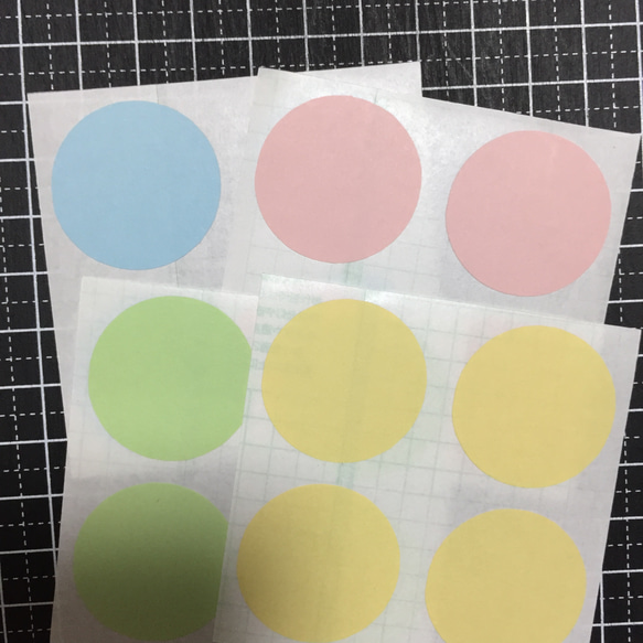 《カラーシール4色》丸・円型3cm64枚送料無料 1枚目の画像