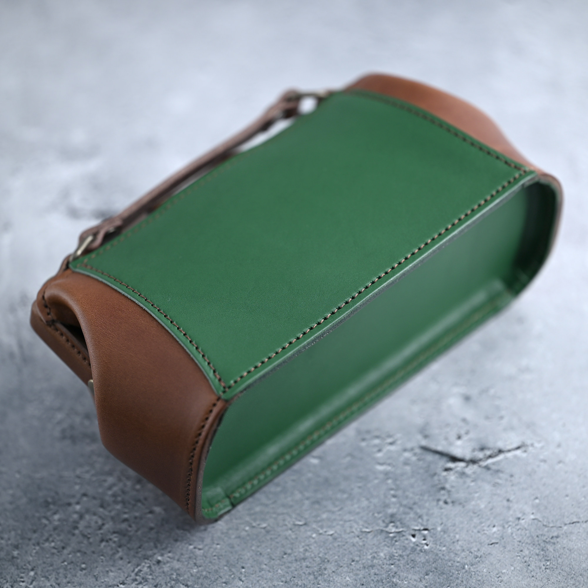 ダレスバッグ型ポーチ　ペンケース　【カラーオーダー】　ヌメ革