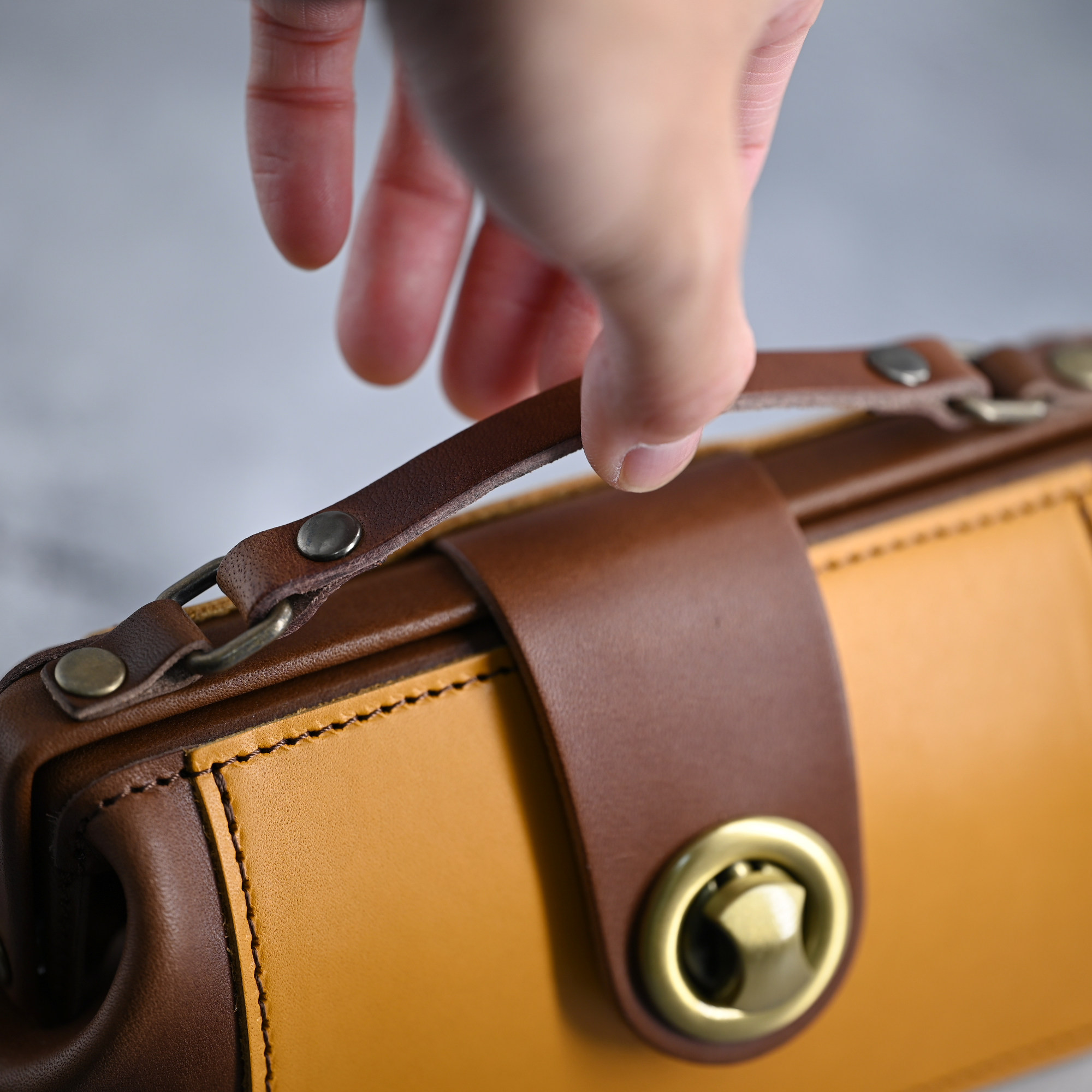 ダレスバッグ型ポーチ　ペンケース　【カラーオーダー】　ヌメ革