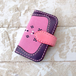 沖縄の織物とイタリアレザーの二つ折りキーケース　パープル×ピンク　（織物シリーズ） 1枚目の画像