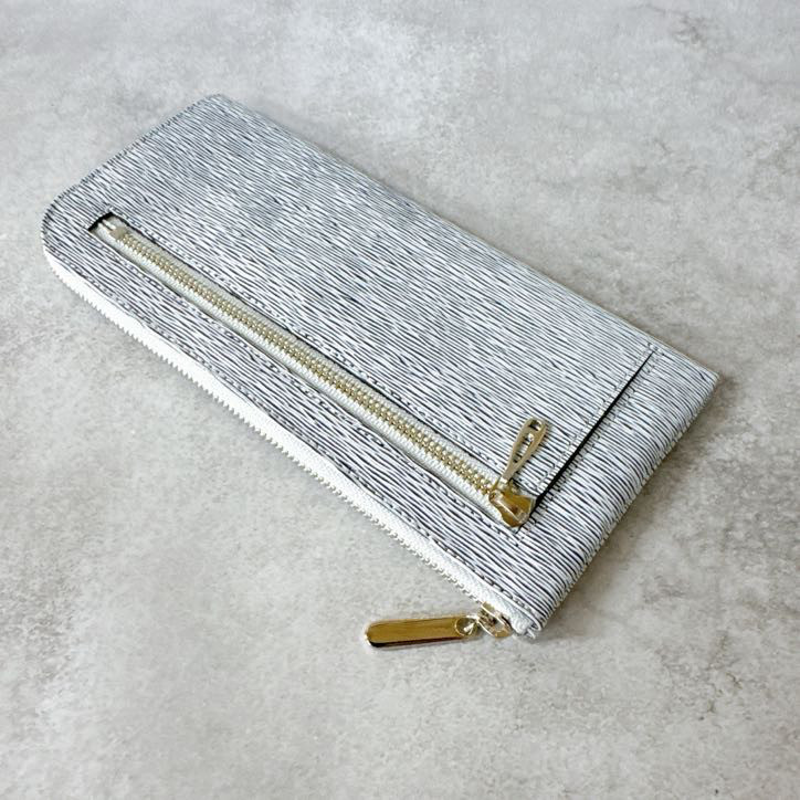 薄くて軽くて大容量なL字長財布 水シボ グレー 牛革