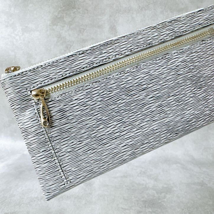 薄くて軽くて大容量なL字長財布 水シボ グレー 牛革