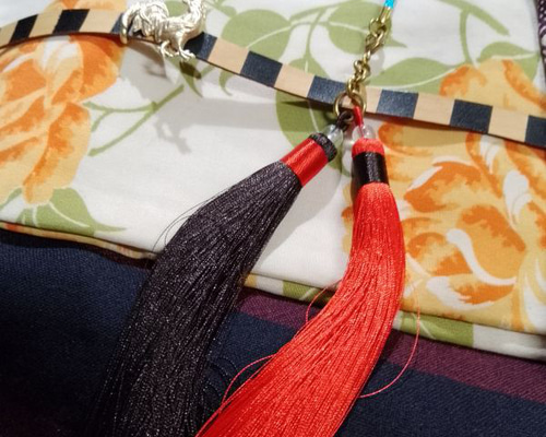 黒×赤バイカラータッセル根付ストラップ 着物や浴衣の帯飾り