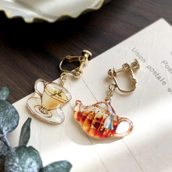 Milktea earring｜紅茶のティーポット＆ティーカップイヤリング・ピアス 2枚目の画像