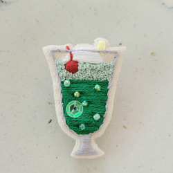 香水瓶の刺繍ブローチ ブローチ choco mint 通販 15247084｜Creema