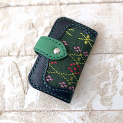 沖縄の織物とイタリアレザーの二つ折りキーケース　ブラック×グリーン　（織物シリーズ） 2枚目の画像