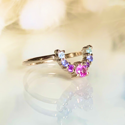 [再販] 10金・18金・プラチナ高品質ピンクサファイアと天然石の馬蹄ホースシューリング【セミオーダーメイド】 7枚目の画像