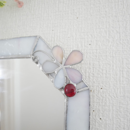 ✴︎:.｡淡いピンク&ホワイトの八角形鏡♪花3つ （size20/Max22