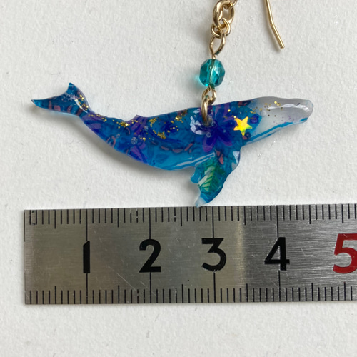 くじらの模様のピアスorイヤリング 水色 ピアス（フック・チェーン