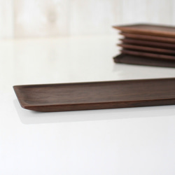 サンマを乗せるのにちょうどいい木製皿（ウォールナット長皿） 4枚目の画像