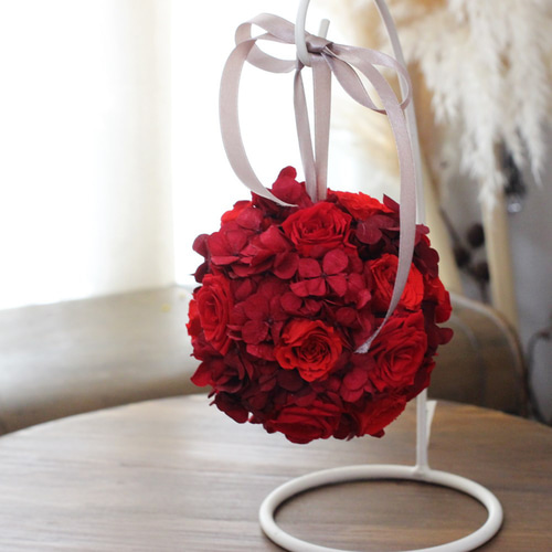 赤ローズのフラワーボールⅡ（ケース付き） プリザーブドフラワー