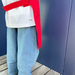 【レッド】ひとりで着れるシンプルなキッズエプロン　子供エプロン　エプロンセット　三角巾　巾着袋 5枚目の画像