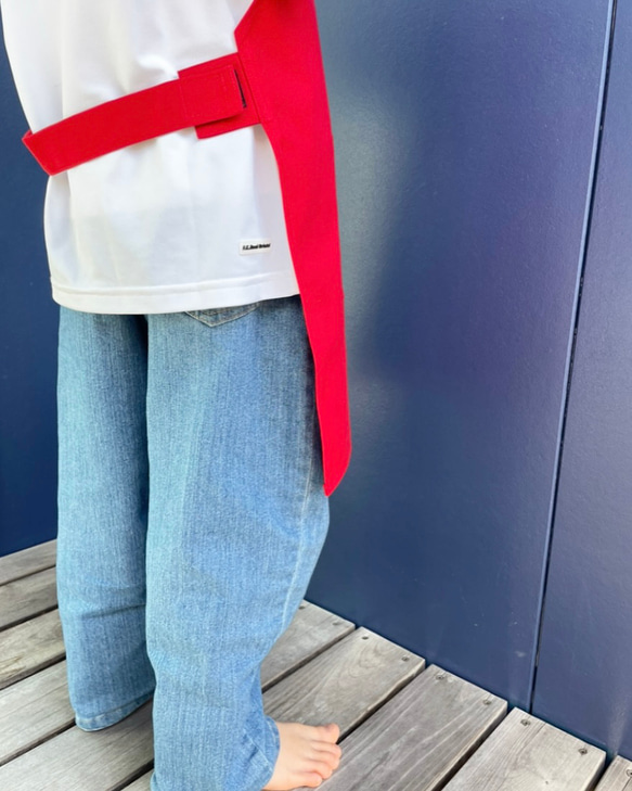 【レッド】ひとりで着れるシンプルなキッズエプロン　子供エプロン　エプロンセット　三角巾　巾着袋 5枚目の画像
