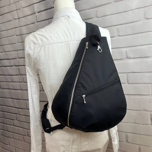 雨の日も安心 撥水 しずく型ワンショルダーバック ボディーバック 長さ