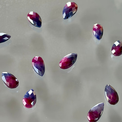 再販》天然石 〜赤と青〜 バイカラームーンストーン ピアス