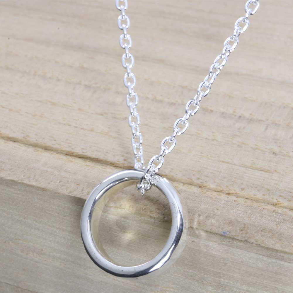 丸鎚目 ベビーリング 3mm幅:ペンダント ネックレス