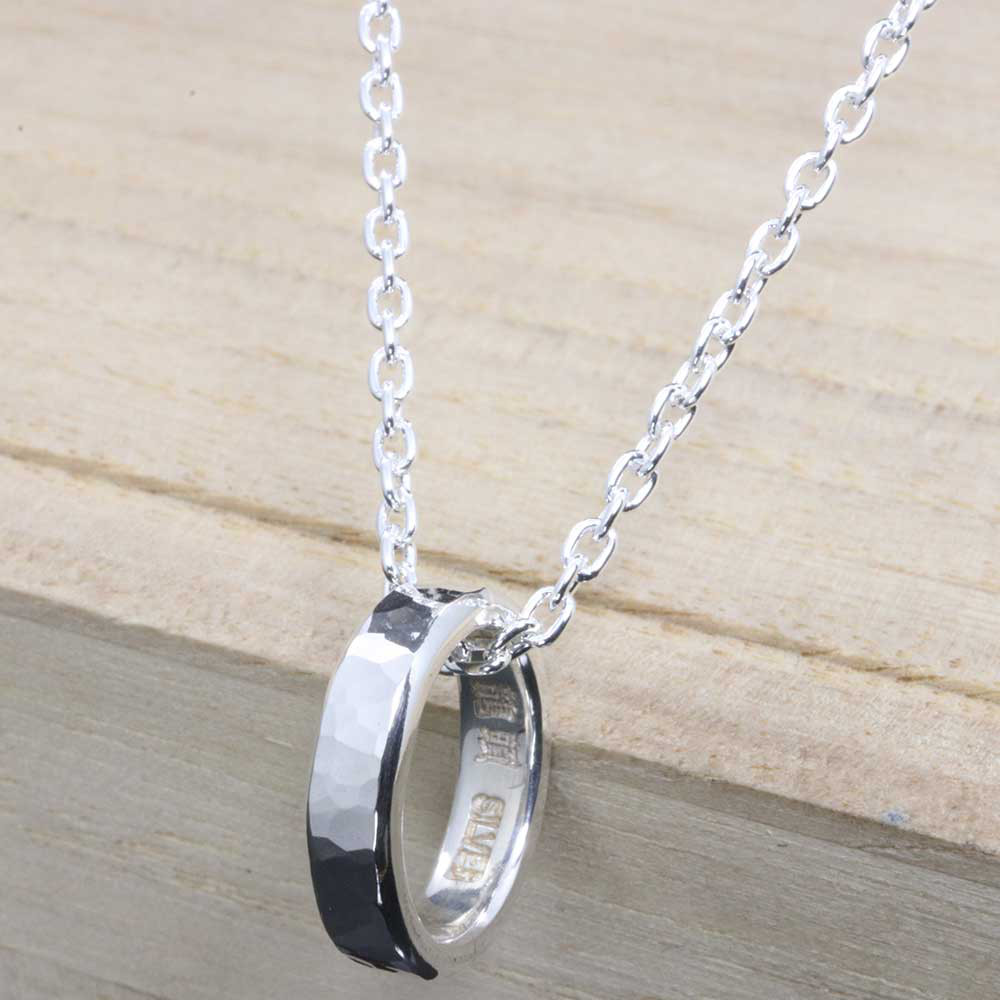 丸鎚目 ベビーリング 3mm幅:ペンダント ネックレス