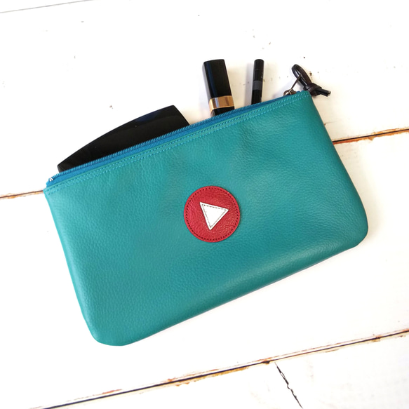 本革フラットポーチL◆再生ボタン(ターコイズ)◆いろいろ使える♪横長マルチレザーケース◇皮 1枚目の画像
