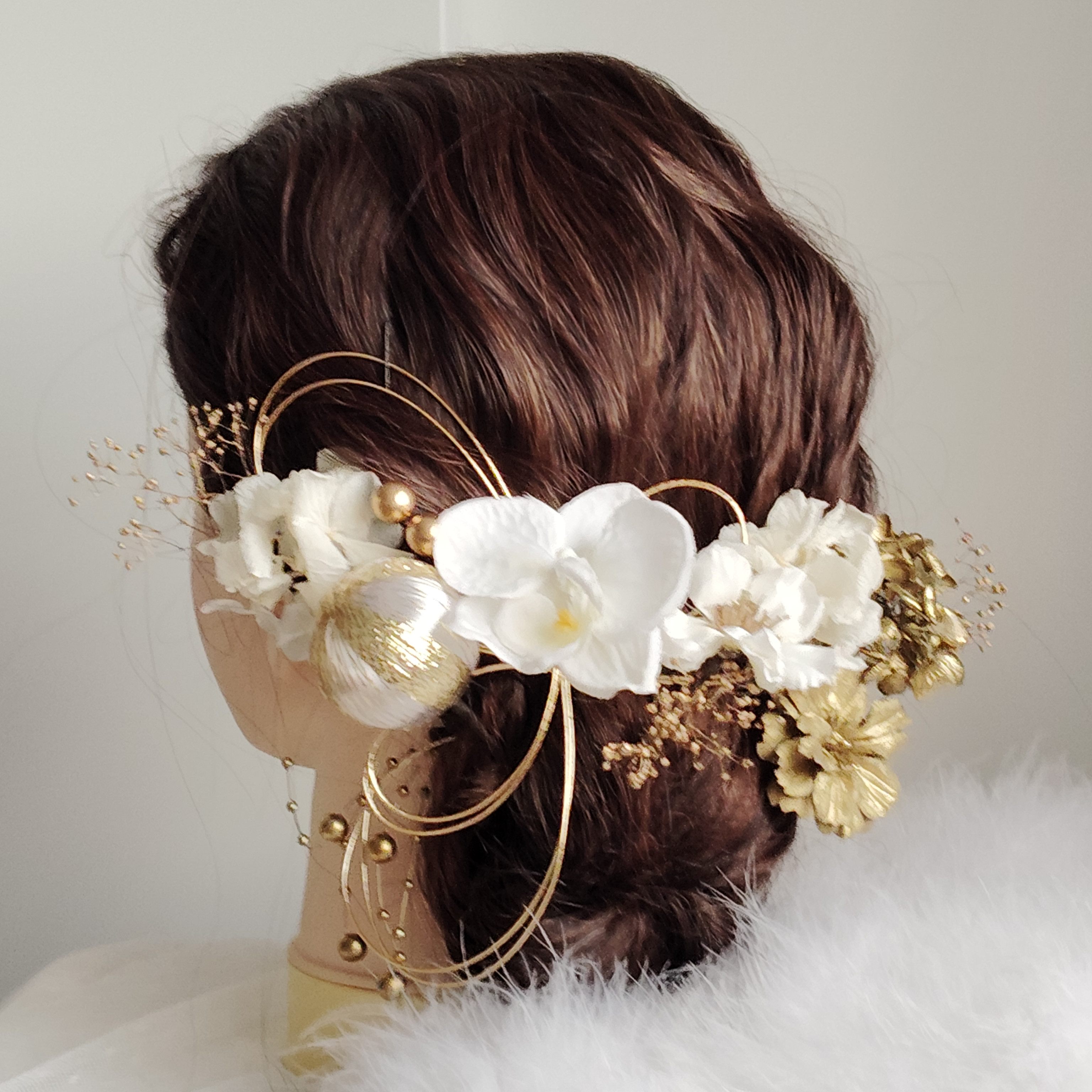 金耀＿＿金と白の髪飾り　胡蝶蘭　白無垢　成人式　卒業式　結婚式　和装　着物　振袖　袴　水引　鞠玉　和玉　枝垂れパール