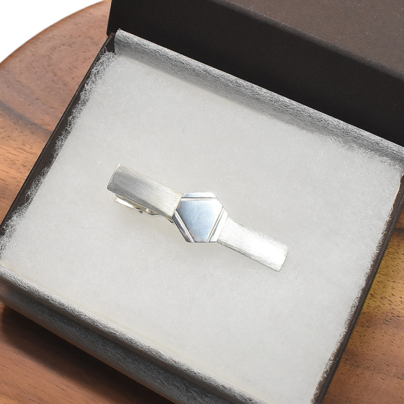 ベンゼン環 シルバー ネクタイピン ネクタイピン パッケージに入れてお届けいたします 春先はネクタイピンのご注文がとても多い時期です 在庫のある時期にお早目にご注文をご検討ください