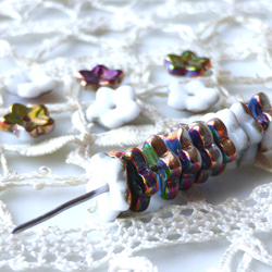 20個　小さな花々　白メタリック　チェコビーズCzech Glass Beads 1枚目の画像