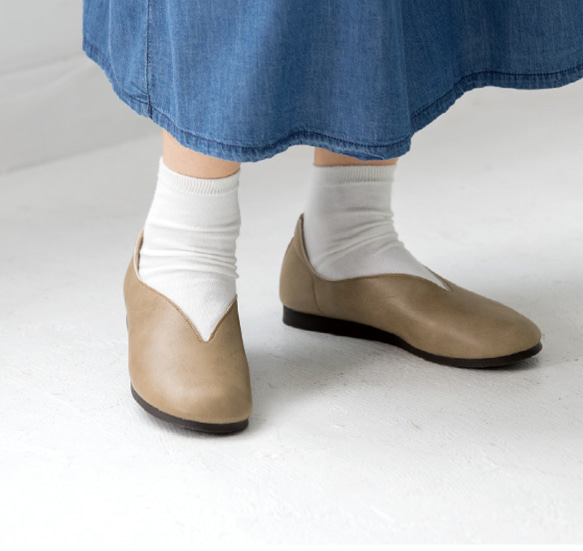 すぽっと履けて♪楽ちん♪♪幅広対応・Ⅴカット・大人ナチュラル・柔らか・フラットシューズ・105 1枚目の画像