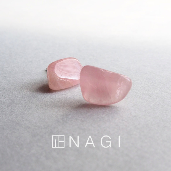 【春のカケラ】 天然石 ローズクォーツの一粒ピアス ピンク 桜色 14kgf 1枚目の画像