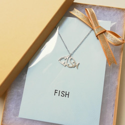 英語 “FISH(魚)” 文字絵 ペンダント 9枚目の画像