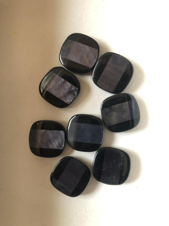 アンティーク ボタン 4個セット 大 ビンテージ 昭和 レトロ 個性的 ハンドメイド素材 四角 黒　青　ブラック アクセ 1枚目の画像
