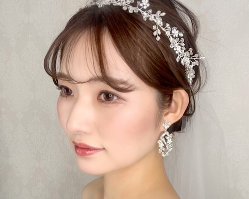 素敵✨グッチ　レジン ヘアバンド クリスタル付き　カチューシャ　人気美品 すぐ届く GUCCI グッチ GG クリスタル ヘアバンド カチューシャ