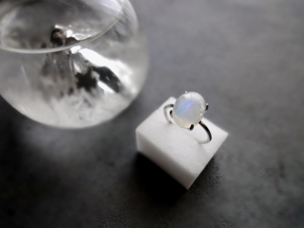 天然石の指輪 ■ シンプルオーバル　Silver925 ■ レインボームーンストーン AAA+