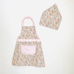 【サイズ90-130】自分で着れるキッズエプロン 三角巾付き 小花柄×ピンク 1枚目の画像