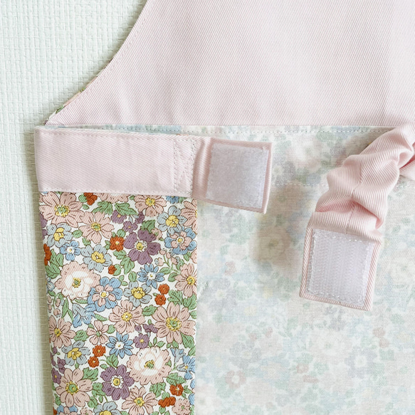 【サイズ90-130】自分で着れるキッズエプロン 三角巾付き 小花柄×ピンク 6枚目の画像
