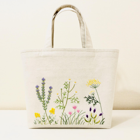 特集掲載] 刺繍 ハーブの花 トート バック ＜生成り＞ トート