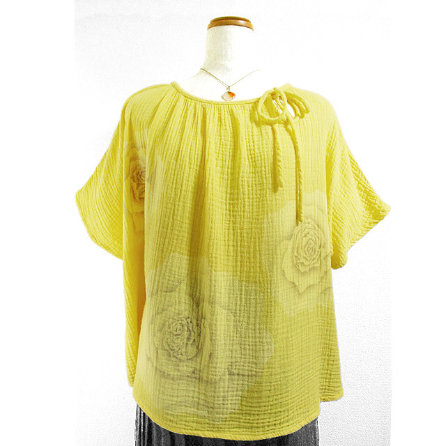 半袖トップス（二重ガーゼ生地）（薔薇の花模様）（黄色） 24,440円