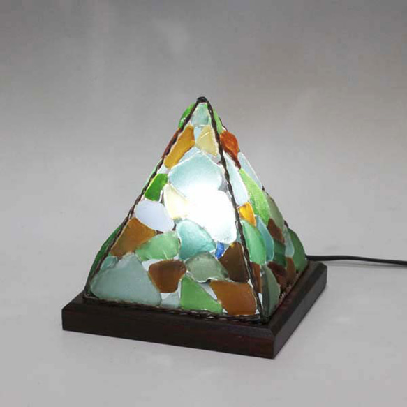 シーグラスのランプ　ピラミッドランプSー33 1枚目の画像