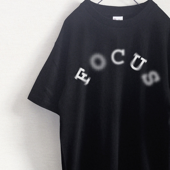 FOCUS　ピンボケ　Tシャツ（黒） 1枚目の画像