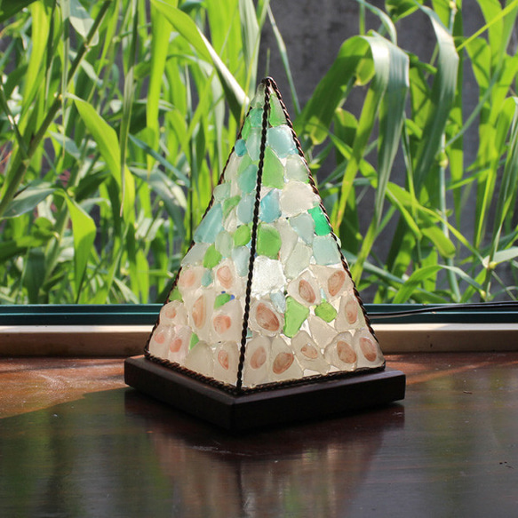 シーグラスと桜貝のランプ　ピラミッドランプMー1 4枚目の画像