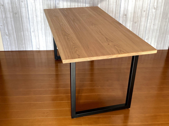 檜のアイアンダイニングテーブル 3枚目の画像