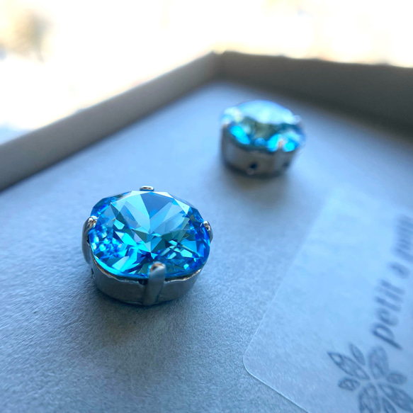 スワロフスキー®︎ カフス Carré アクアマリン ギフトボックス付 1枚目の画像