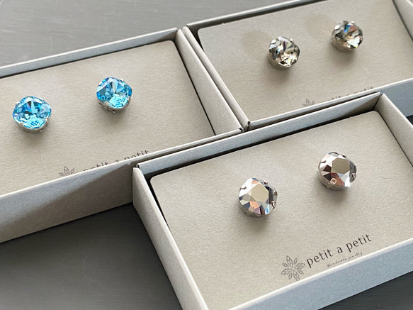 スワロフスキー®︎ カフス Carré アクアマリン ギフトボックス付 7枚目の画像