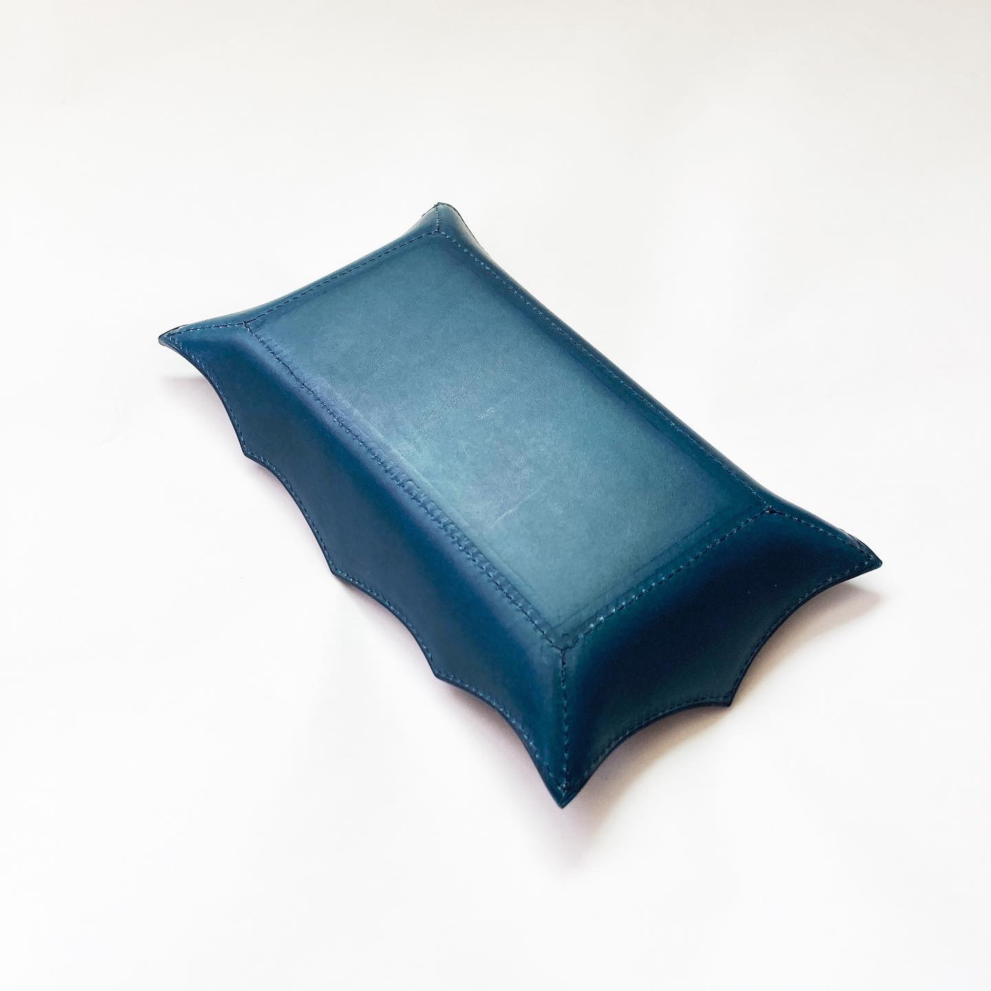 番外編"Wave" レザートレイ(キャッシュトレイ) ブッテーロ<ネイビー>  ネーム刻印無料